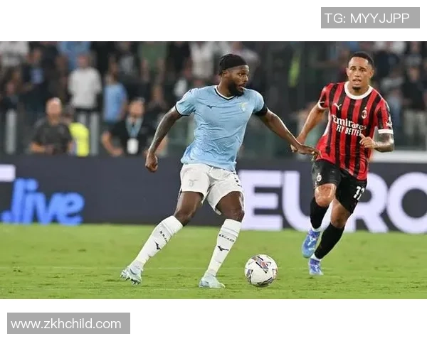 中超激战：AC米兰与曼联战成平局全场沸腾瞬间回顾与分析