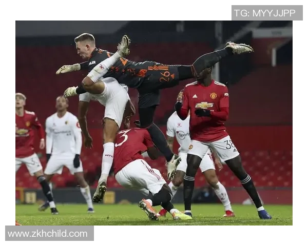 足总杯激战：多特蒙德与曼联2-2平局绝杀瞬间引发全场狂欢战术分析